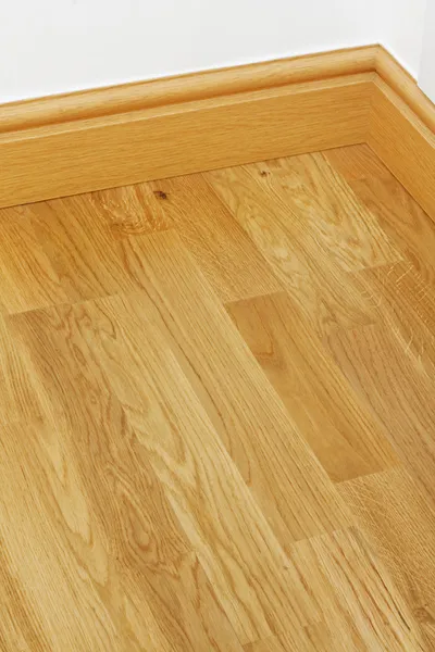 Vinyl wooden flooring mdf skirting boards — Stock Photo, Image