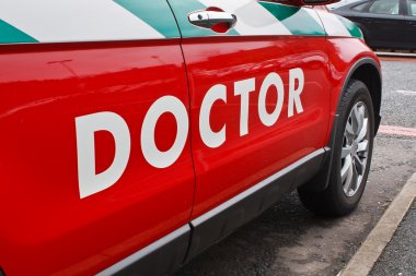 Araba doktorlara çağrısı