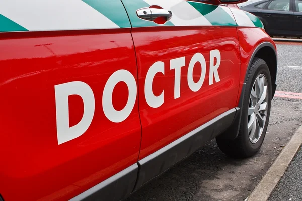 Ärzte rufen Auto — Stockfoto