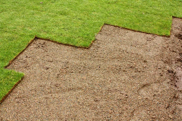 Gedeeltelijk gelegd gras — Stockfoto