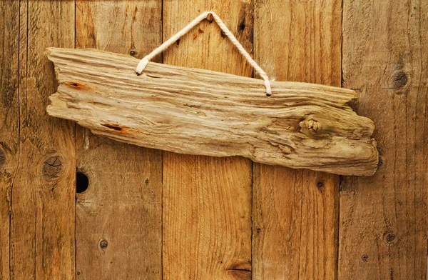 Panneau de bois flotté sur corde — Photo