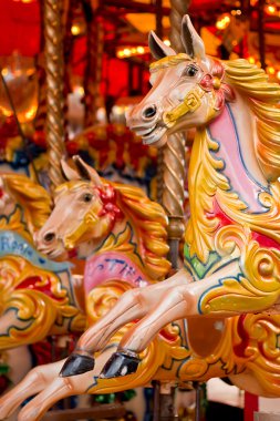 geleneksel lunapark carousel