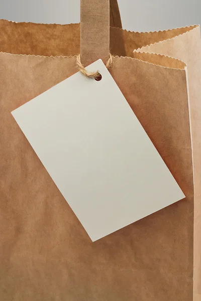 Bolsa de papel etiqueta en blanco — Foto de Stock