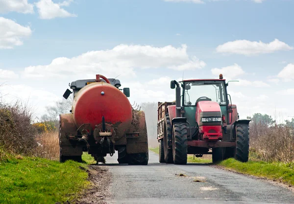 Tracteurs bloquant la route — Photo