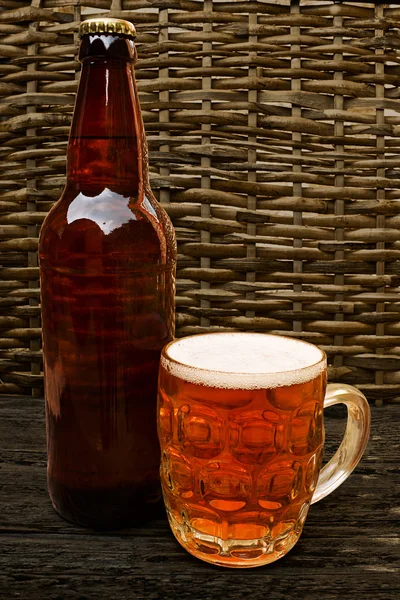 Tradiční láhev piva — Stock fotografie