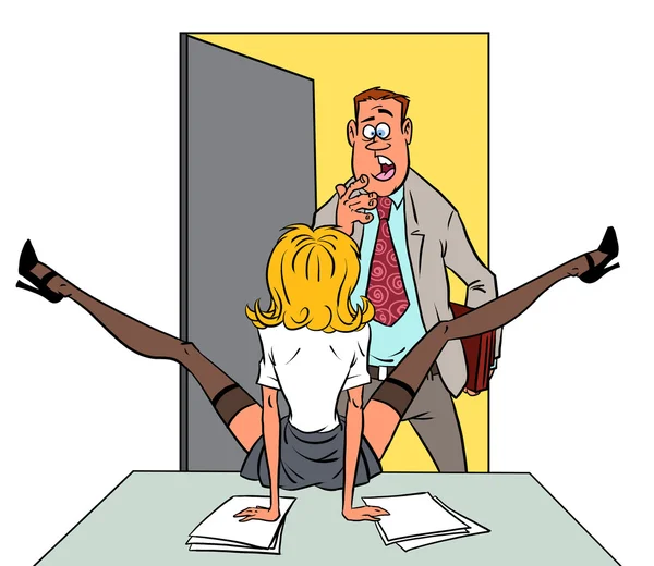 karışık erkek ve kadın üzerinde ofis masaları