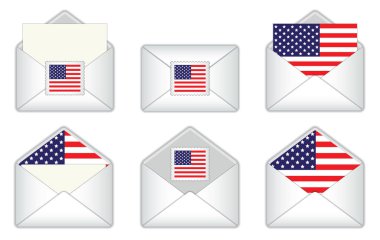 Zarfta Amerikan bayrağı var. Amerikan bayrağıyla damgalayın. Açılmış, kapalı Amerikan mektubu, beyaz arka planda izole edilmiş..