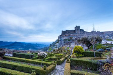 Portekiz, Alentejo 'da küçük bir köy olan Marvao Kalesi' nde muhteşem bir gün batımı. Panoramik manzara. Bu simge bir amazong seyahat yeridir..