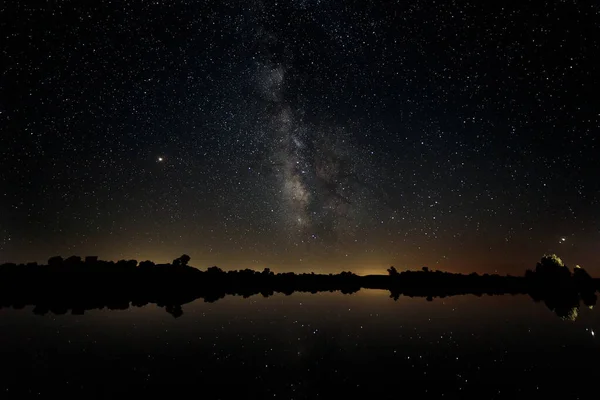 Fotografia Noturna Com Láctea Área Natural Barruecos Extremadura Espanha — Fotografia de Stock