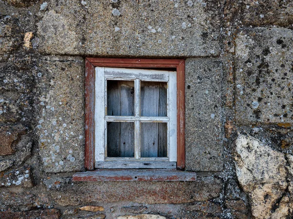 Stare Drewniane Okna Bez Szkła — Zdjęcie stockowe