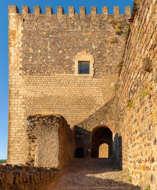 Castelo de Vide 'nin ortaçağ kalesi. Portekiz.