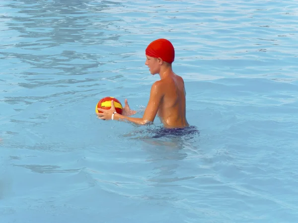 Kid playing water polo — Stock Photo, Image