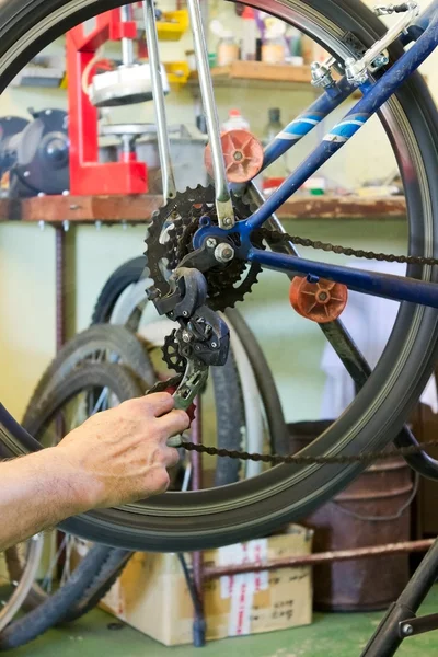 Reparación de bicicletas —  Fotos de Stock
