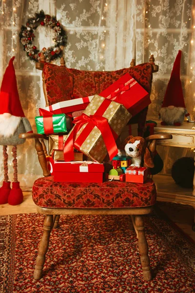 Рождественское Кресло Подарками — стоковое фото