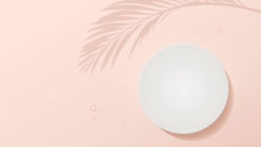 Ürün stüdyosundaki beyaz podyuma yukarıdan aşağıya doğru. Yere su damlaları.