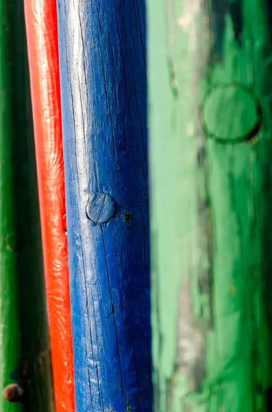 Verde Vermelho Azul Madeira Pintado Logs Abstrato Fundo Padrão — Fotografia de Stock