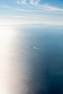 Uçak penceresinden Yunanistan 'a Atina ve Ege Denizi manzarası