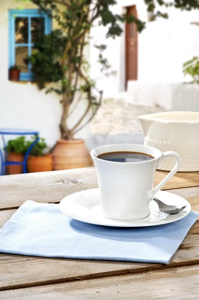 Kaffee auf einer griechischen Insel serviert — Stockfoto