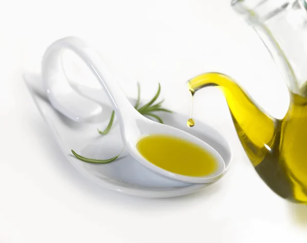 Cucharada de aceite de oliva virgen — Foto de Stock