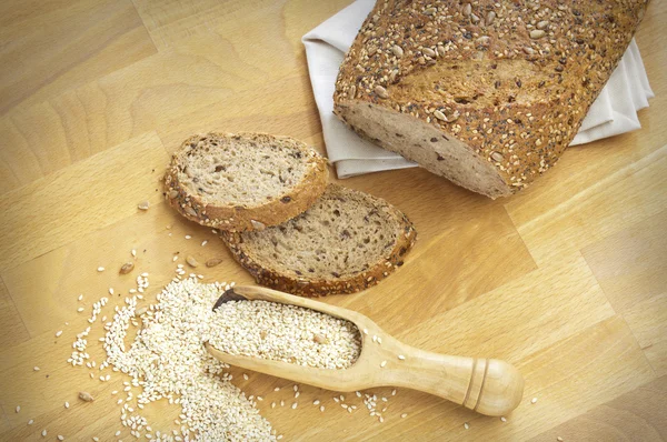 Whole wheat bread(horizontal) — Stock Photo, Image