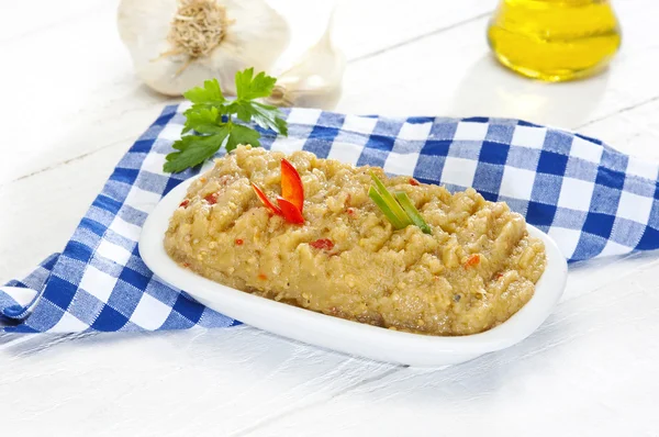 Patlıcan sosu ve zeytin yağı