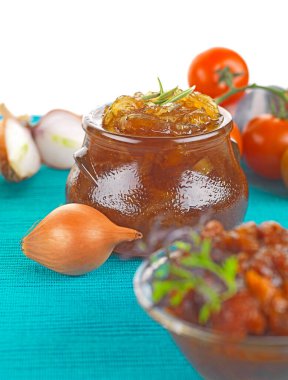 Soğan ve zeytinyağından yapılmış bir baharat.