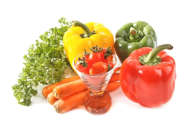 Färgglada grönsaker, livsmedelsingrediens på vit bakgrund — Stockfoto