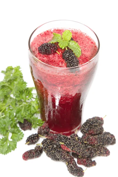 Mix bogyós smoothie mentalevél és bogyókat — Stock Fotó