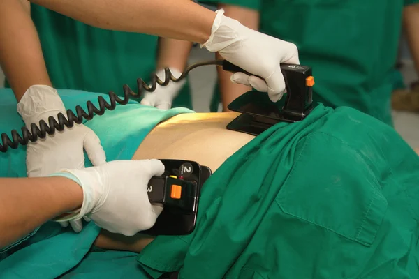 Defibrillator praktijk op een cpr — Stockfoto