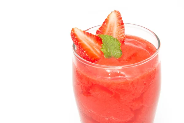Smoothie à la fraise fraîche, jus de santé sur fond blanc — Photo