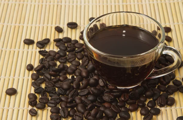 ブラック コーヒーとコーヒー豆 — ストック写真