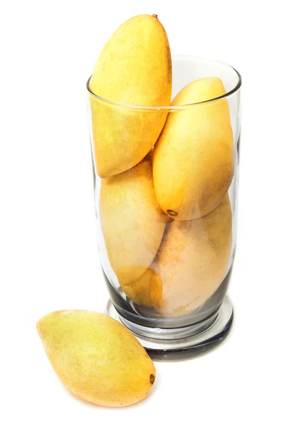 Mango giallo in ciotola di vetro — Foto Stock