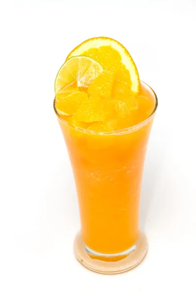 Zumo de naranja y vaso de cóctel de rodajas de naranja — Foto de Stock