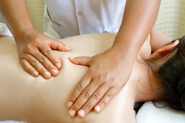 Spa body oil massage — Stock Photo, Image