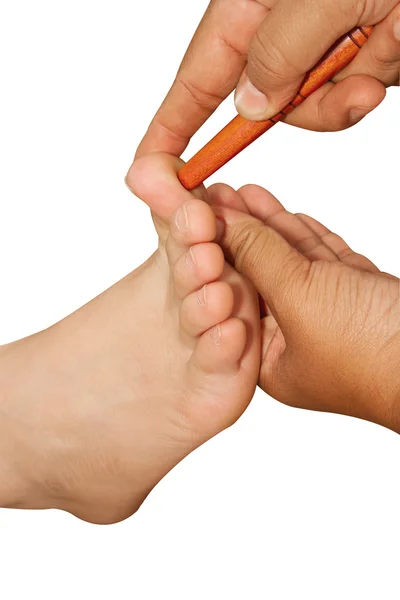 Reflexology foot massage, thai spa foot treatment by wood stick — Stock Photo, Image