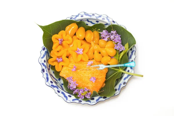 Tajski deser na piękne naczynia lai tajski, wykonane formy fasoli; p — Zdjęcie stockowe