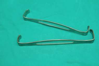 Cerrahi aletler steril tablo