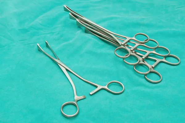 Instrumenty chirurgiczne sterylne tabela — Zdjęcie stockowe