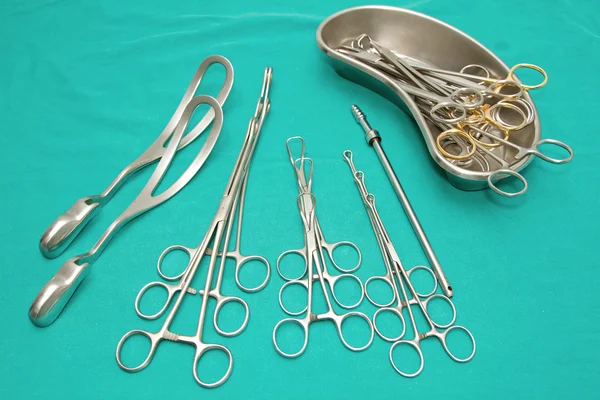 Set of surgical instrument on sterile table — Stock Photo, Image