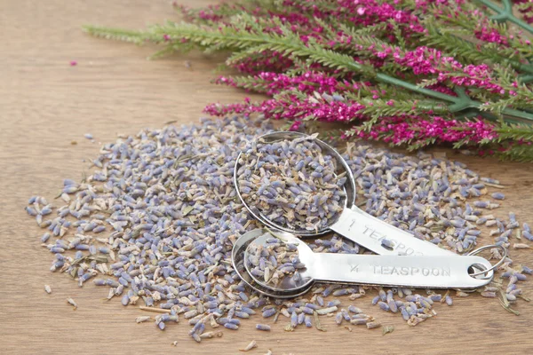 Lavender went in the measuring spoon — Stock Photo, Image
