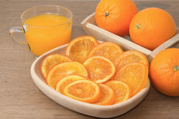 Dehydrated dried and fresh orange with juice — Stock Photo, Image