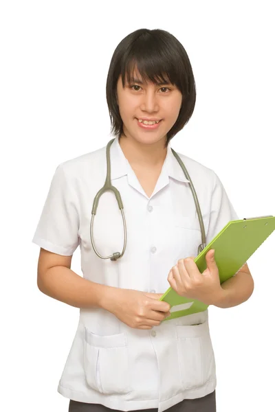 Médico sonriente con estetoscopio y clipchart — Foto de Stock