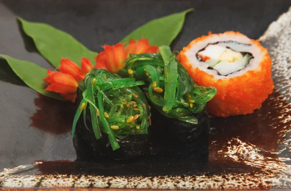 Geleneksel Japon suşi — Stok fotoğraf