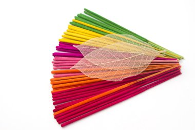 kaplıca tedavisi ile kuru bırakmak için renkli aroma tütsü sopa