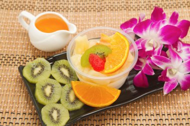 puding meyve salatası ile portakal suyu, füzyon tatlı