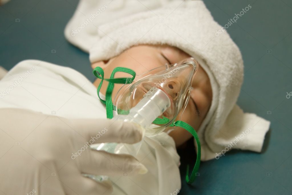 Sick baby wear oxygen mask of the inhaler — Stock Photo © plepraisaeng