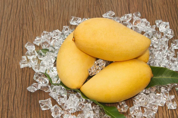 Fresh golden mango — Stock Photo, Image