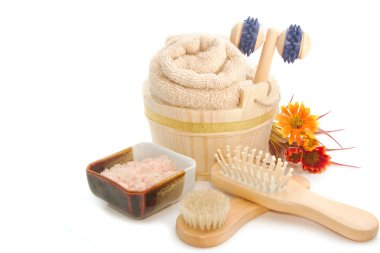 Himalaya tuz fırçalama ile spa aksesuarları ile tahta kova