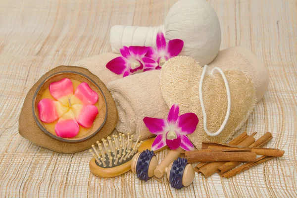 Spa massage setting with rolled, towel, compress balls and aroma — Stock Photo, Image