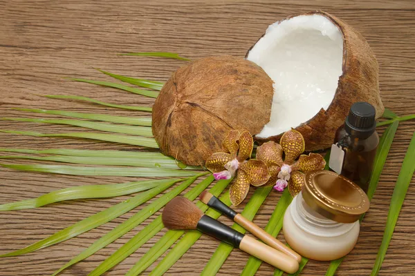 Комплект процедур по уходу за телом и телом с использованием кокосовых ингредиентов — стоковое фото